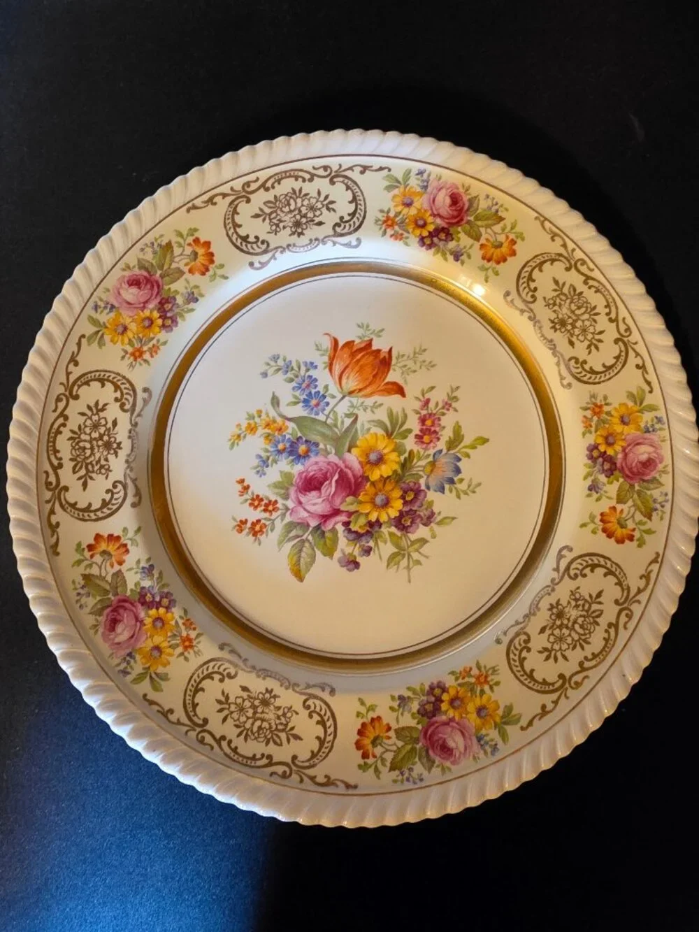 JOHNSON BROS BELFORD OLD ENGLISH~FLOWERS~GOLD~DINNER PLATE